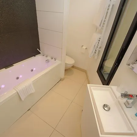 فندق Lr La Rochelle لا روشيل