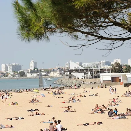 Lr La Rochelle فندق
